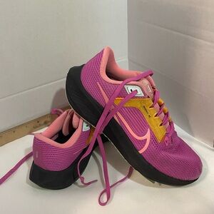 Nike Woman’s Pegasus running shoe Violet pink Orange Running Shoes‎ size 6